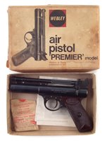 Lot 98 - Webley Premier .22 air pistol No. 626 in box