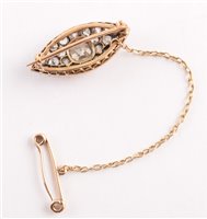 Lot 125 - Victorian diamond marquise cluster brooch
