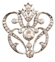 Lot 39 - Circa 1900 diamond garland brooch