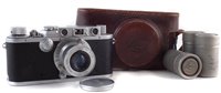 Lot 16 - Leica D.R.P. Ernst Leitz Wetzlar camera complete with accessories.