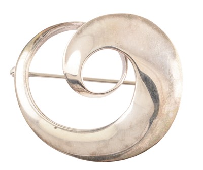 Lot 48 - Georg Jensen silver 'continuity' brooch by Vivianna Torun