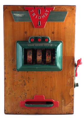 Lot 83 - Triomat one armed bandit slot machine