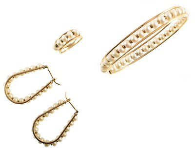 Lot 21 - A suite of three 14ct gold and cultured pearl set of jewellery