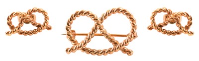 Lot 127 - A Staffordshire Knot rope work design, 9ct gold brooch with a pair of matching stud earrings.