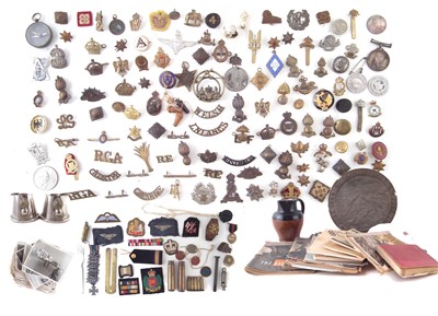 Lot 211 - Collection of mixed militaria