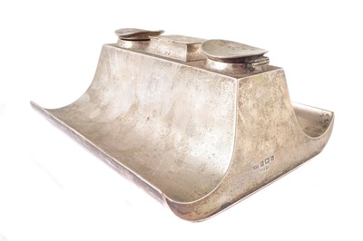 Lot 71 - An Edwardian silver inkstand