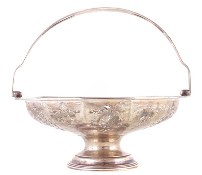 Lot 59 - An early 20th century silver bread basket