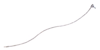 Lot 78 - A diamond tennis bracelet