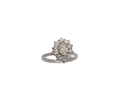 Lot 199 - A Boodles & Dunthorne diamond cluster ring