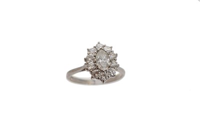 Lot 199 - A Boodles & Dunthorne diamond cluster ring