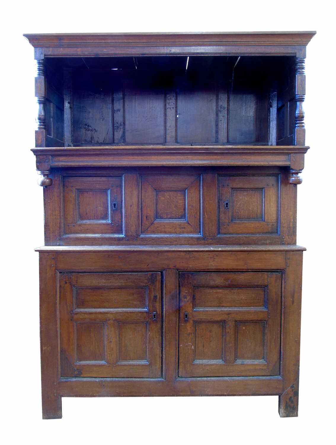 Lot 626 - 17th century oak tridarn