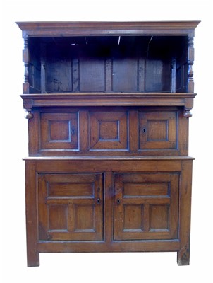 Lot 626 - 17th century oak tridarn