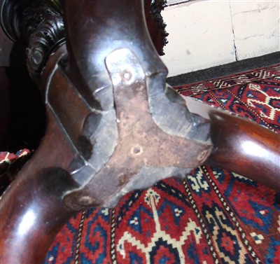 Lot 615 - George III Irish snap-top table