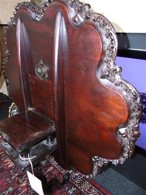 Lot 615 - George III Irish snap-top table