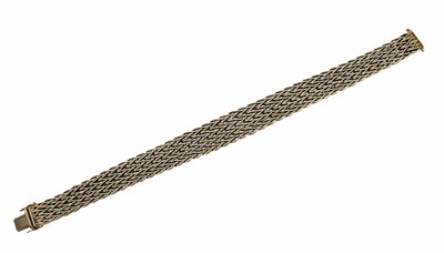 Lot 63 - A 14ct gold bracelet