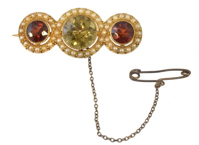 Lot 91 - A tourmaline garnet and split pearl brooch