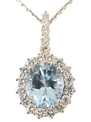 Lot 166 - An aquamarine and diamond pendant