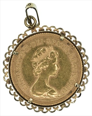 Lot 156 - Queen Elizabeth II 1980 mounted gold sovereign.