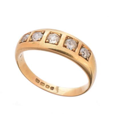 Lot 248 - An early 20th Century 18ct gold diamond five stone ring