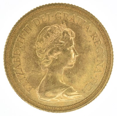 Lot 89 - Queen Elizabeth II, Sovereigns, 1974, EF (3).
