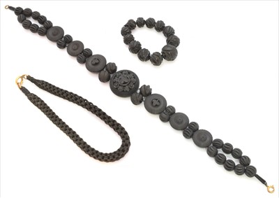 Lot 319 - A selection of memorial jewellery