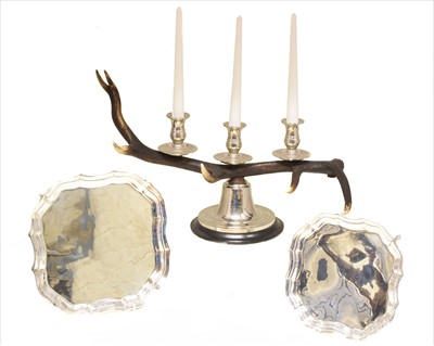 Lot 25 - A selection of items