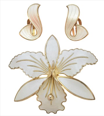 Lot 33 - A selection of silver and enamel jewellery by Aksel Holmsen