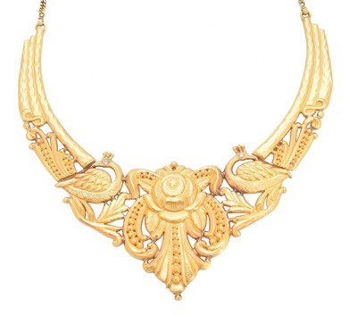 Lot 166 - A necklace