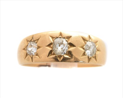Lot 285 - A diamond three stone ring