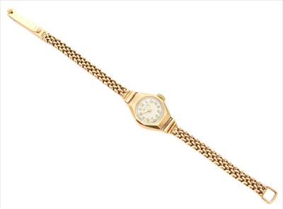 Lot 346 - A ladies 9ct gold Accurist wristwatch