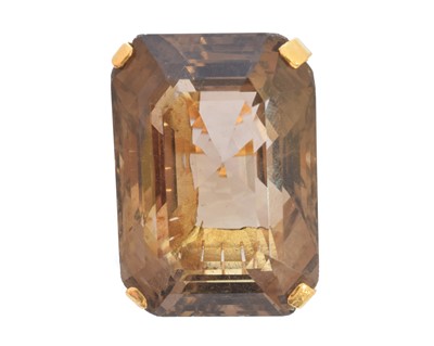 Lot 306 - A smoky quartz dress ring