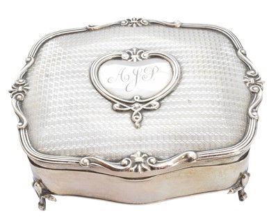 Lot 24 - A George V silver trinket box