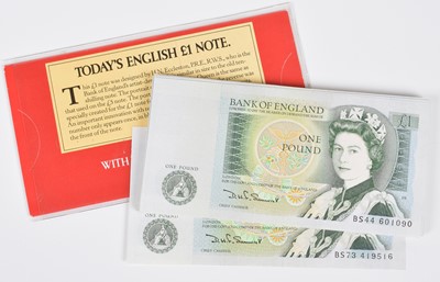 Lot 40 - Forty-four Series "D" Pictorial Issue (March 1981) One Pound banknotes, green, AU (44).