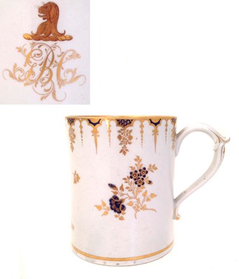 Lot 173 - Flight Worcester porter mug crested with a lion initialled 'G.B.C' circa 1800
