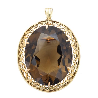 Lot 25 - A smoky quartz brooch