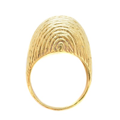 Lot 136 - A 1970s bombé ring