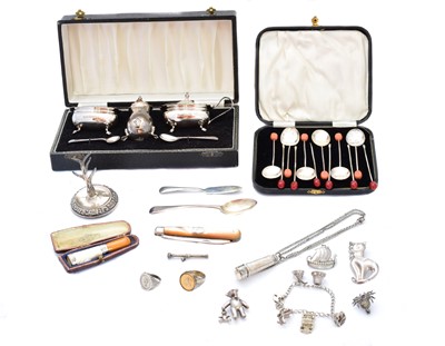 Lot 48 - A selection of silver