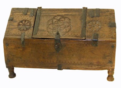 Lot 60 - Late 19th century Middle Eastern trinket box with ark top