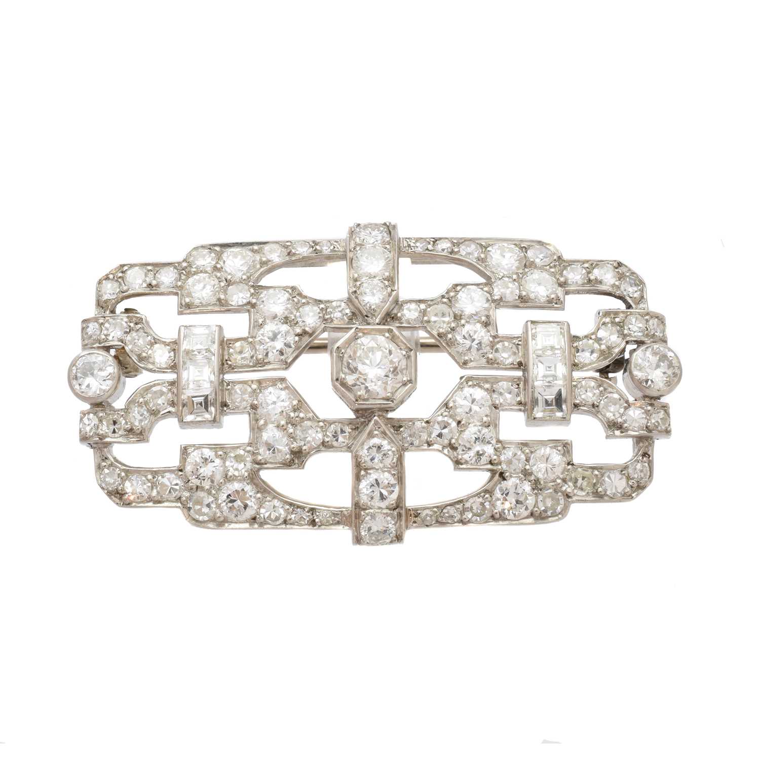 Lot 29 - A diamond plaque brooch