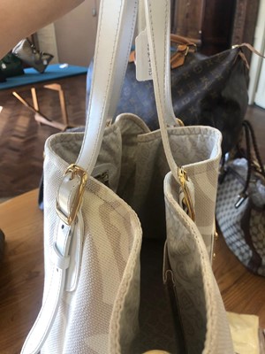 Lot 17 - A Louis Vuitton Tahitienne Cabas GM handbag