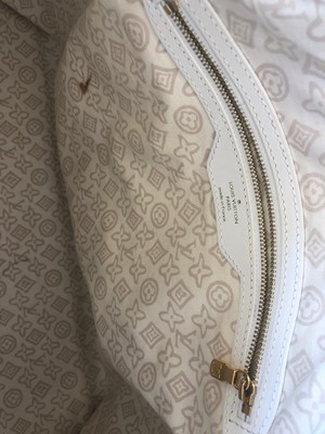 Lot 17 - A Louis Vuitton Tahitienne Cabas GM handbag