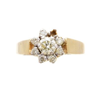 Lot 216 - A diamond cluster ring