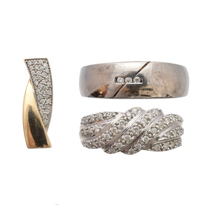 Lot 149 - A selection of 9ct gold, silver and diamond jewellery