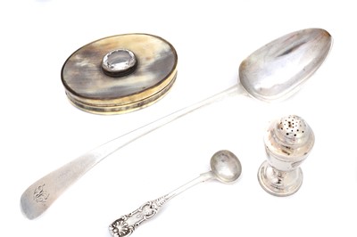 Lot 176 - A selection of items