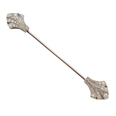 Lot 69 - An early 20th century diamond jabot pin