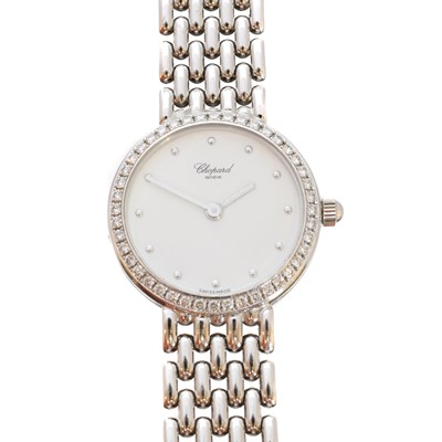 Lot 264 - An 18ct gold diamond Chopard watch