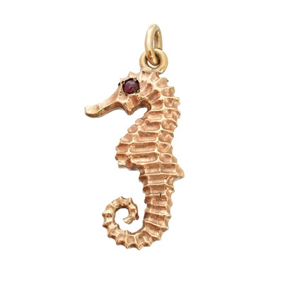 Lot 91 - A 1960s 9ct gold pendant