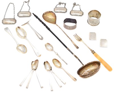 Lot 188 - A selection of silver items