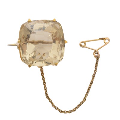 Lot 45 - A citrine brooch