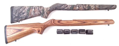 Lot 160 - Five Ruger 10/22 magazines and two stock